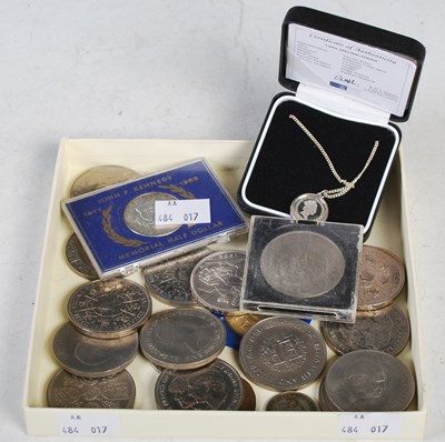 Lot 101 - A collection of assorted vintage coins and...