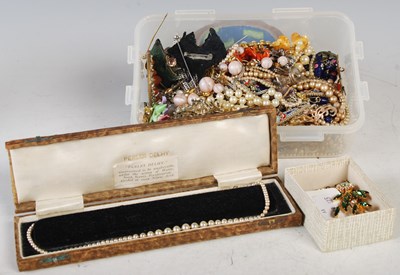 Lot 110 - A box of assorted costume jewellery to include...
