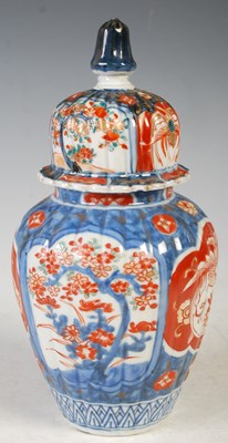 Lot 212 - A Japanese Imari jar and cover, late 19th /...