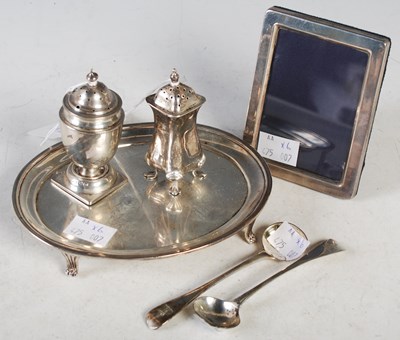 Lot 162 - A collection of silver to include a Victorian...