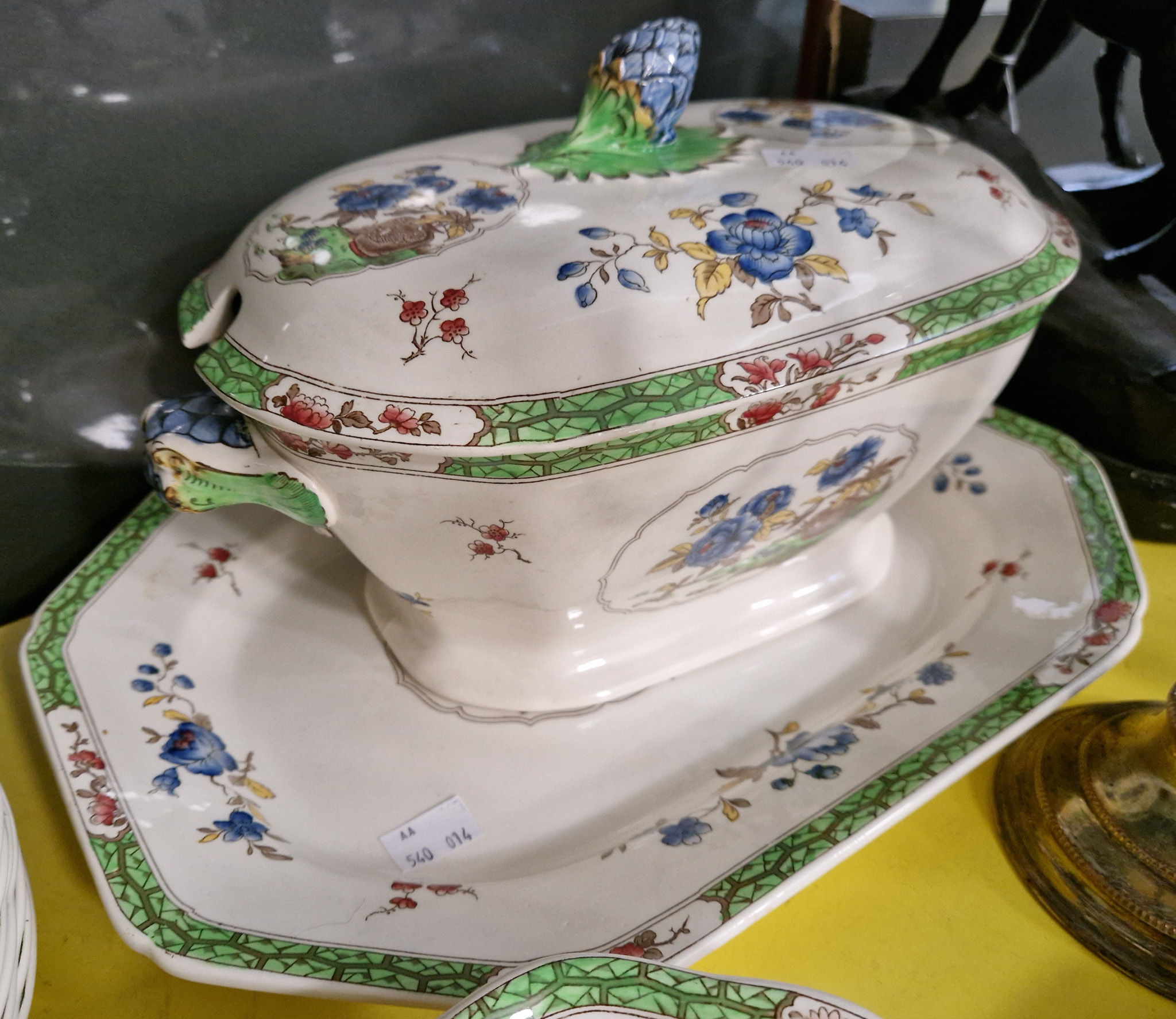 Lot 617 - A Copeland late Spode part dinner service,