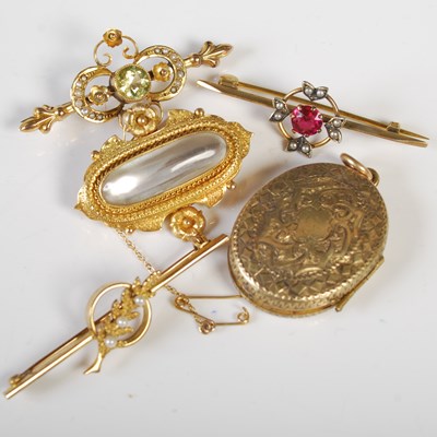 Lot 255 - A group of Victorian yellow metal jewellery to...