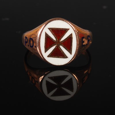 Lot 264 - A 9ct gold and enamel Knights Templar ring,...