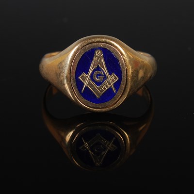 Lot 267 - A 9ct gold spinner signet ring of Masonic...