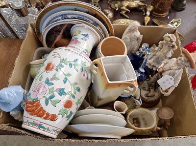 Lot 663 - A box of mainly mixed ceramics to include...