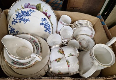 Lot 665 - Two boxes of mixed ceramics to include Duchess...