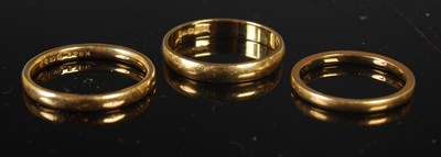 Lot 282 - Three 18ct gold wedding rings, gross weight...