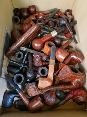 Lot 672 - A box of wooden tobacco pipes to include...