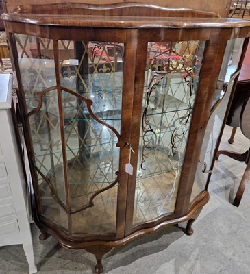 Lot 813 - An early 20th century serpentine front display...