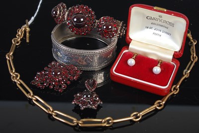 Lot 364 - A box of costume jewellery to include a...