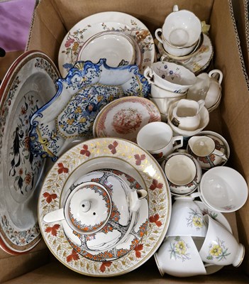 Lot 636A - A boxed of mixed tea and dinner ware to...