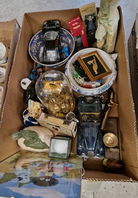 Lot 636B - A box of mixed items to include a Capodimonte...