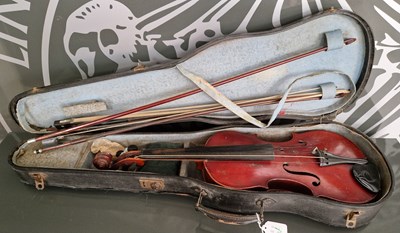 Lot 869 - An antique Violin, the interior with label...