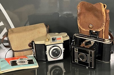 Lot 462 - Two vintage cameras comprising an 'AGFA JGE...