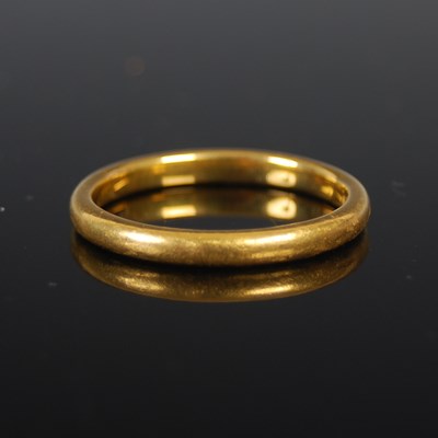 Lot 508 - A 22ct gold wedding ring, of plain circular...