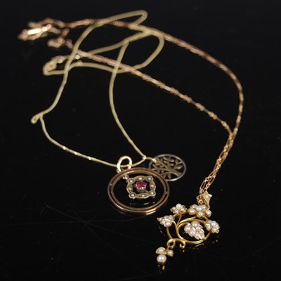 Lot 486 - A late 19th century yellow metal necklace with...