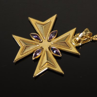 Lot 500 - A 9ct gold and amethyst Maltese cross pendant...