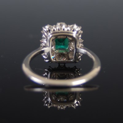 Lot 526 - An early 20th century white metal, emerald and...