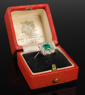 Lot 526 - An early 20th century white metal, emerald and...