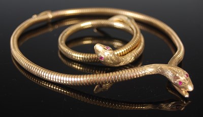 Lot 523 - A 9ct gold articulated serpent necklace and...