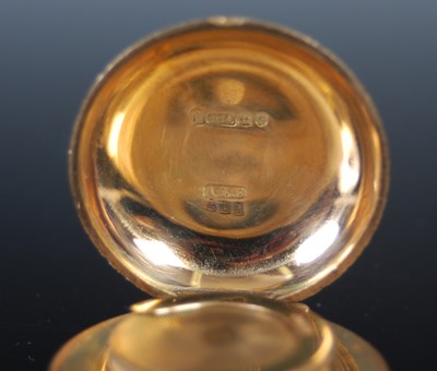 Lot 472 - A 9ct gold sovereign holder, with engraved...