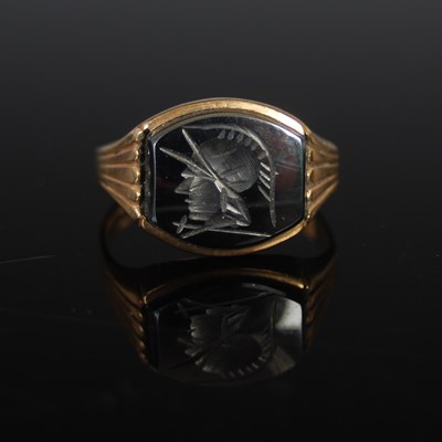 Lot 482 - A 9ct gold signet ring, size 'P', gross weight...