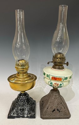 Lot 489 - An early 20th century oil lamp, with twin...