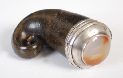 Lot 267 - A Scottish curly horn snuff mull, the silver...