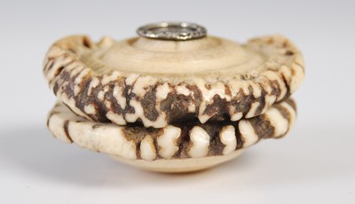 Lot 211 - A Scottish antler horn snuff box with tight...