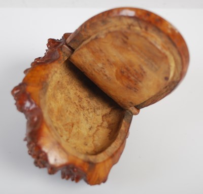 Lot 272 - A Scottish burr wood snuff box with integral...