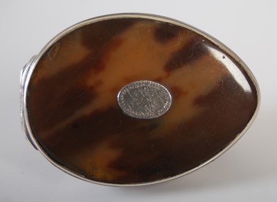 Lot 255 - A small cowrie shell snuff box with...
