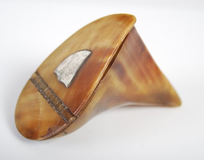 Lot 233 - A Scottish deer’s hoof snuff box with horn lid...
