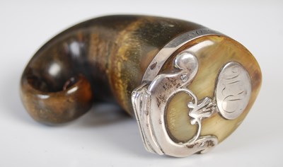 Lot 256 - A Scottish curly horn snuff mull with silver...