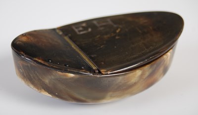 Lot 194 - A Scottish horn boat-shaped snuff box, the...