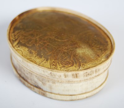 Lot 296 - A horn oval snuff box, the detachable...