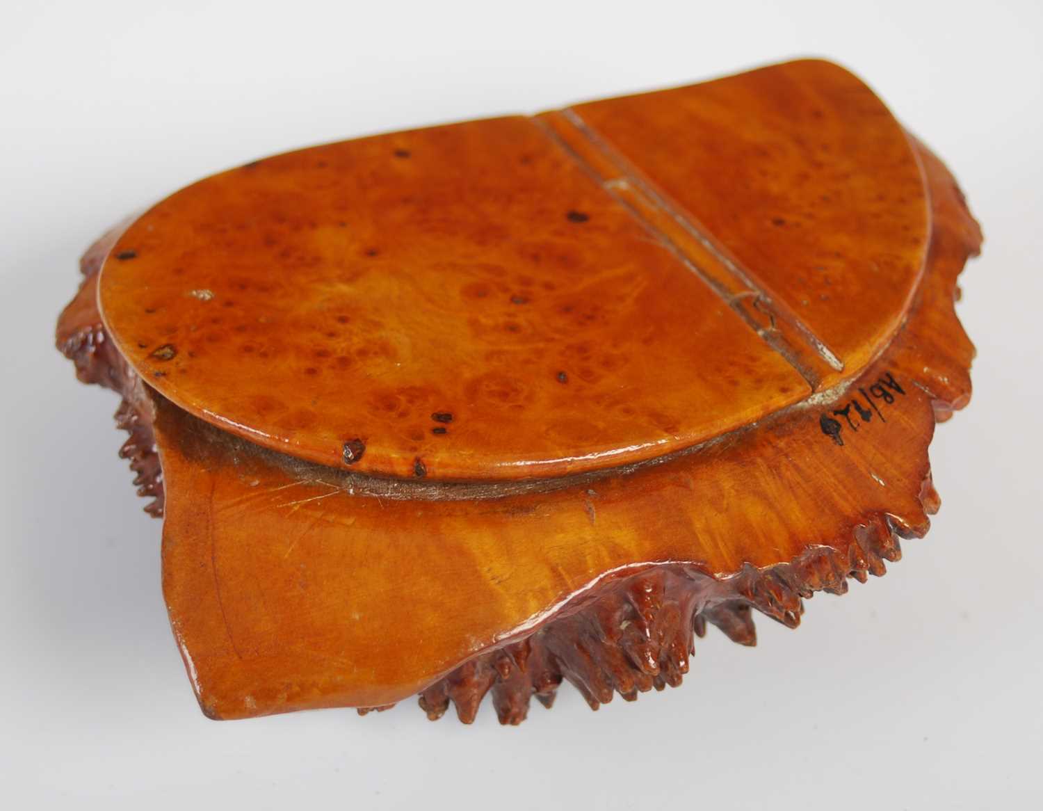 Lot 249 - A Scottish burr wood snuff box with integral