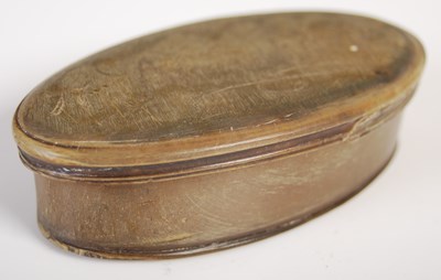Lot 197 - A blonde horn oval snuff box with pull-off...