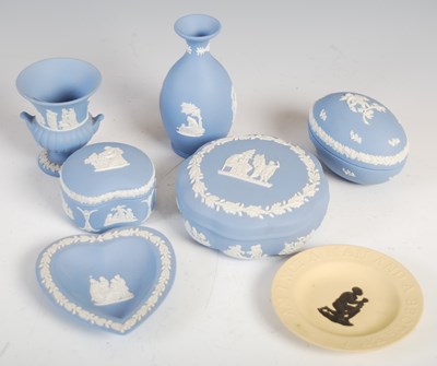 Lot 533 - A collection of Wedgwood Jasperware, to...