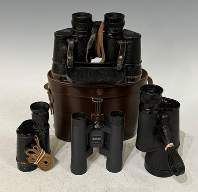 Lot 362 - A leather cased set of binoculars by J Lizars...