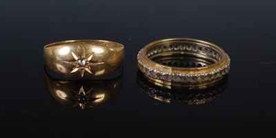 Lot 53 - A vintage 18ct gold and diamond chip ring,...