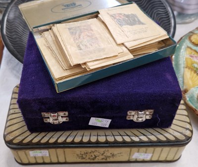 Lot 553 - A group of items to comprising a cased...