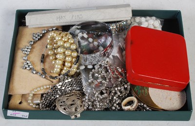 Lot 270 - A box of assorted costume jewellery.