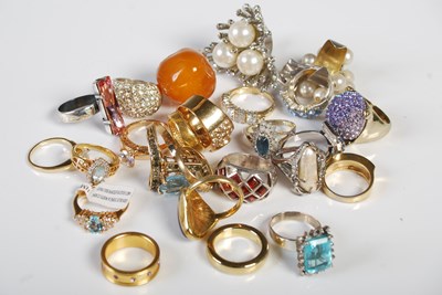 Lot 331 - A Collection of assorted modern dress rings.