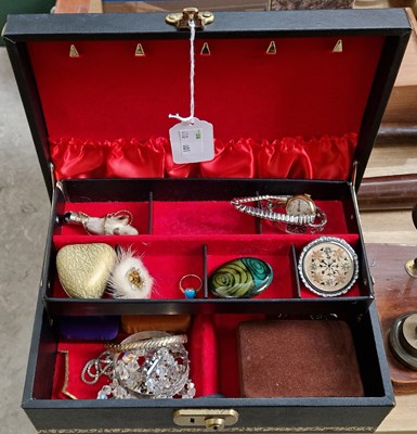 Lot 351 - A vintage jewellery box containing assorted...