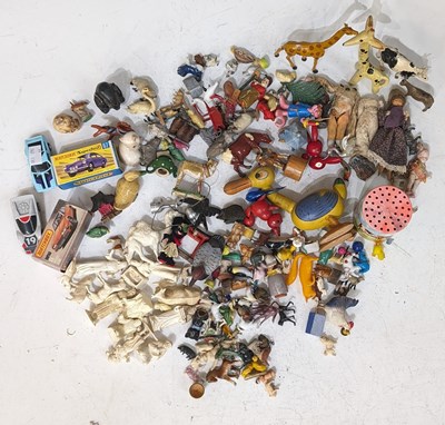 Lot 364 - A collection of assorted vintage childs toys...