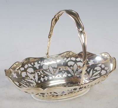 Lot 137 - A George V silver basket, Birmingham, 1910,...