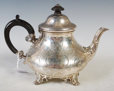 Lot 133 - A Victorian silver teapot, London, 1853,...