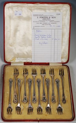 Lot 182 - A cased set of twelve Continental silver...