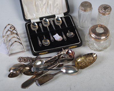 Lot 141 - A collection of assorted silverware to include...