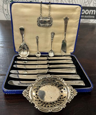 Lot 156 - A collection of silver to include a cased set...